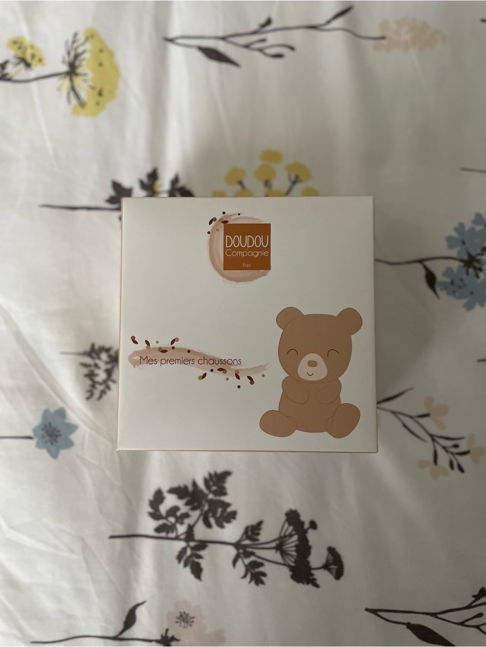 DOUDOU Compagnie Baby Shoe Box - Cream with Brown Logo - Picture 4 of 5